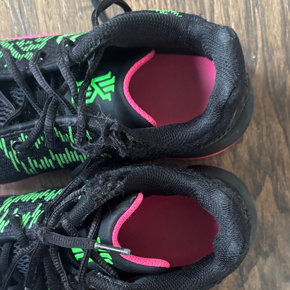 Basketball shoes - Picture 6 of 10